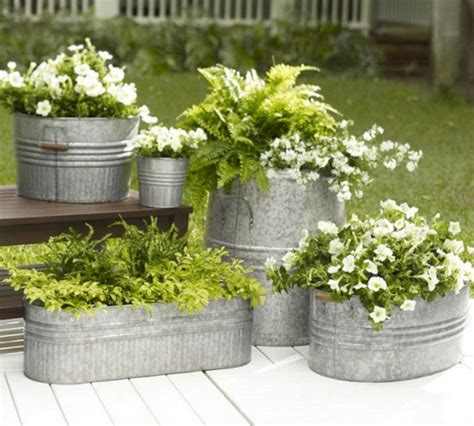 This leaves you with lots of choices! Front Porch Flower Planter Ideas 44 (Front Porch Flower ...