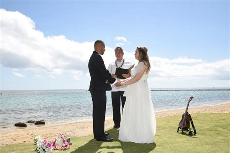 Honolulu Weddings Leo And Whitney At Kahala Beach