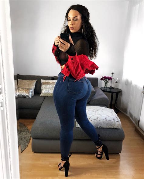 Amirah Dyme Amirahdyme • Fotos Y Videos De Instagram Jeans Azul