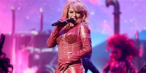 shania twain says ‘forget the sag after posing nude for first time reveals plastic surgery