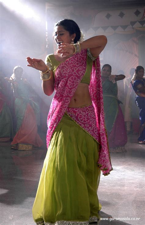 Sneha Hot Exposing Her Belly And Navel In Half Sareeindian Actress Hq