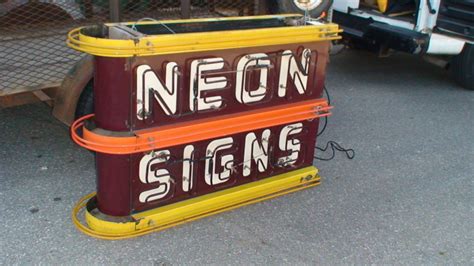 Vintage Neon Signs And Some History Of Them Porcelain Neon Signs Roadrelics Buys And Sells