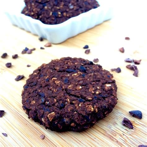 This oatmeal raisin cookie recipe uses rolled oats and is easy, quick and delicious! diabetic oatmeal cookies with stevia