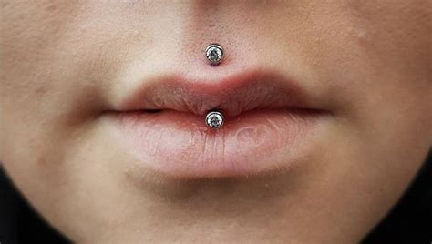 Jestrum Piercing Vertical Medusa Has Two Perforations On The Upper