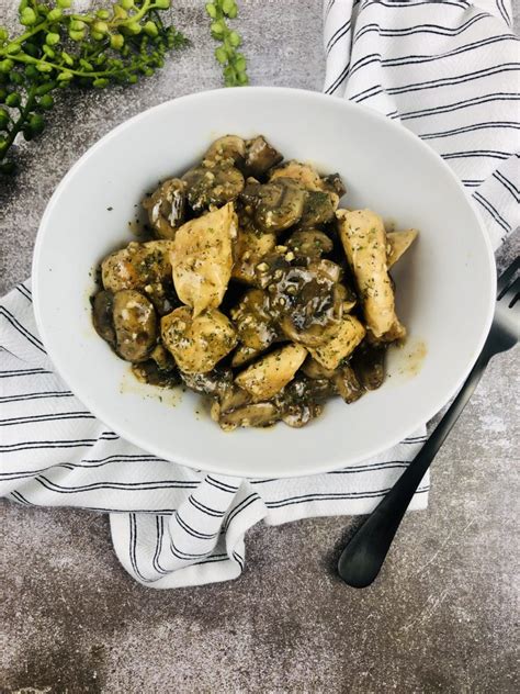 Chicken And Mushrooms In A Garlic White Wine Sauce Slow Cooker Living