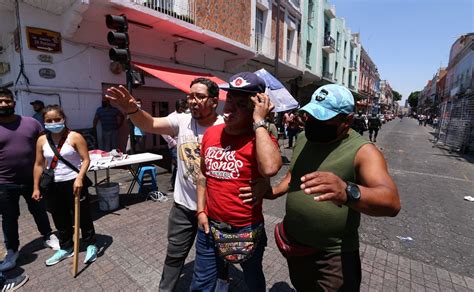 VIDEO protagonizan batalla campal en Centro Histórico de Puebla