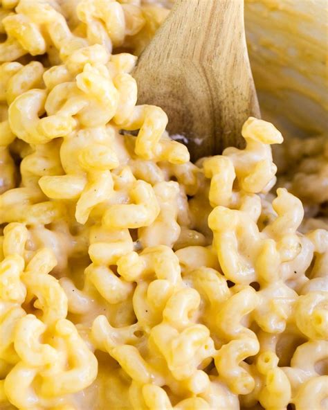 Creamy Slow Cooker Mac And Cheese Only Takes 10 Minutes To Prep And