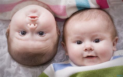 最高のコレクション Pictures Twins Baby Boy And Girl Wallpaper 677045