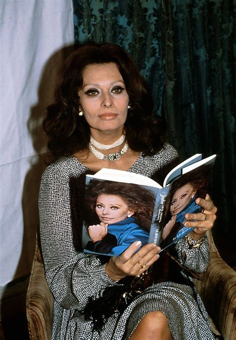 Sophia Loren Sophia Loren 8x10 Photo Hollywood Fashion