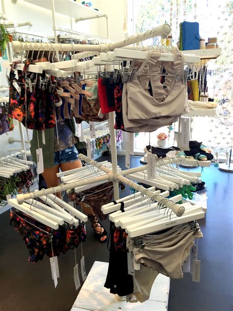 39 Diy Retail Display Ideas From Clothing Racks To Signage Retail Display Clothing Rack