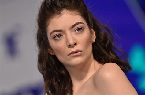 The lorde wiki is a website dedicated to the new zealand our goal is to provide a free online encyclopedia on everything lorde. Lorde Apologizes for Posting a Bathtub Photo With Whitney Houston Lyrics | Glamour