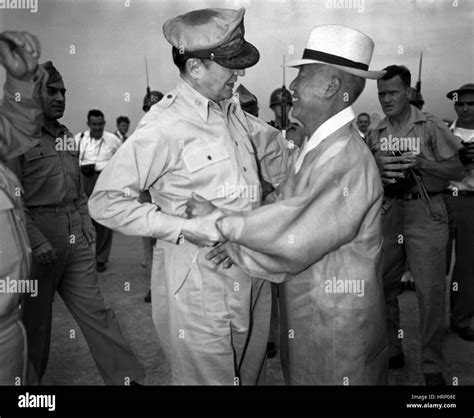Korean War Gen Macarthur Greets Dr Rhee Stock Photo Alamy