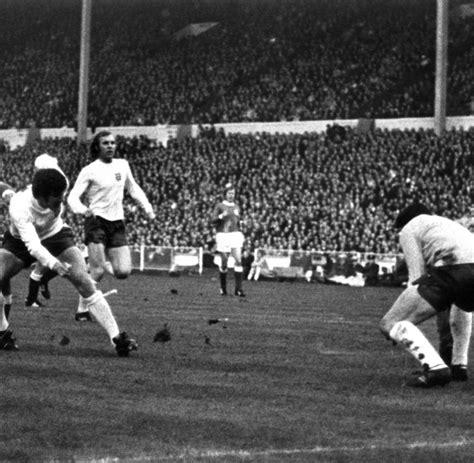 Auf heimischem boden konnten die engländer zwar durch lee hoeneß' führung ausgleichen, die deutschen errangen. Achtelfinale: Klassiker - Immer wieder gegen England ...