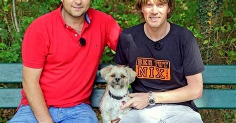Mickie krause (born michael engels on june 21, 1970), a native of wettringen, is a singer of german schlager. „Der V.I.P. Hundeprofi" mit Mickie Krause