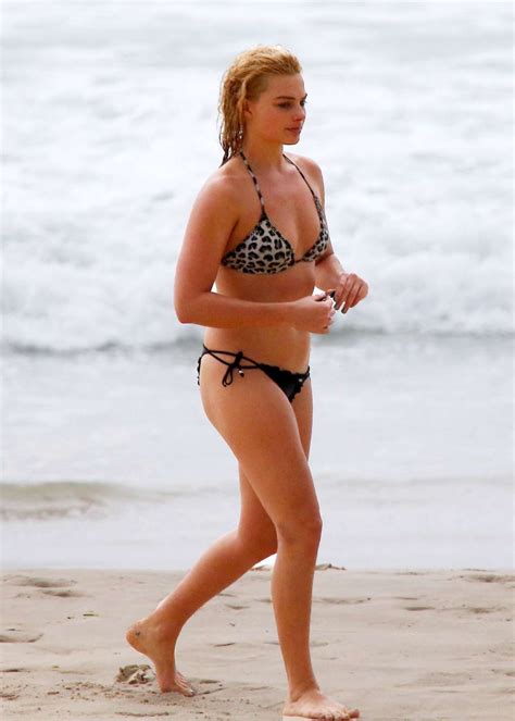 Margot Robbies Hot Bikini Pics That Will Make You Go Wild Iwmbuzz