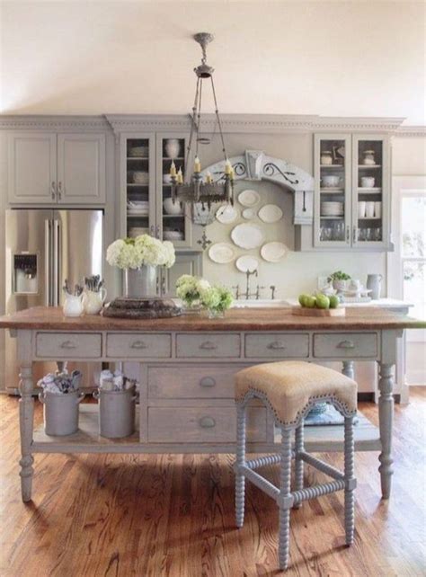 Using decor details like french inspired furniture and a relaxed color palette, this home is a gold mine of decorating ideas! 52 Modern French Country Style Kitchen Decor Ideas ...
