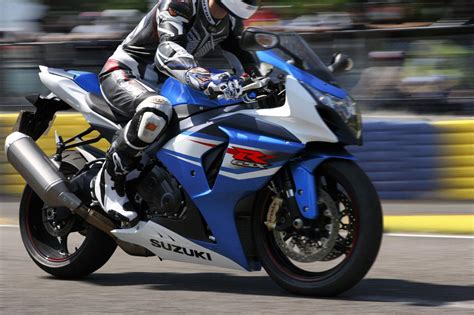 Suzuki motorcycles are known to be among the most reliable in the industry. 2012 Suzuki GSXR-1000 - Drops 4lbs, Boosts Mid-Range ...