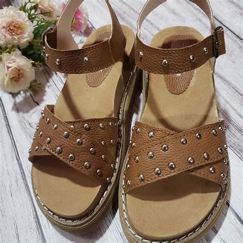 El próximo año tendremos un verano normal con festivales, fiestas de pueblos y ciudades y demás eventos estacionarios típicos ? sandalias planas verano 2021 Calzados Micaela - Zapalook