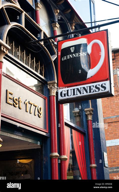 Pub Signs Ireland High Resolution Stock Photography And Images Alamy