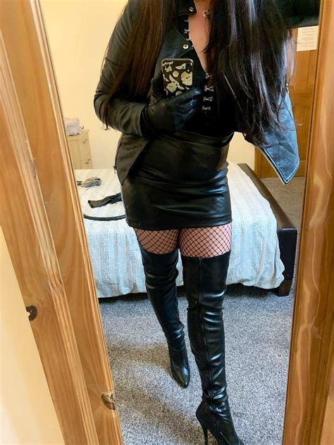 Milfs In Leather 8️⃣k On Twitter Rt Mistressleiaa Good Morning Boot Humpers 😈
