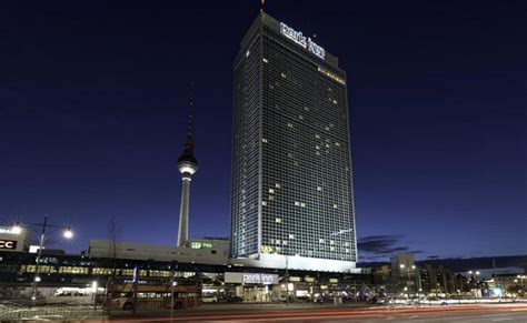 Make sure to check out the stunning waterfall (perhaps the park's best feature). Hotel Park Inn by Radisson Berlin Alexanderplatz, Berlín ...