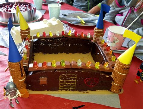 Genauso wie bei einem kuchen für den geburtstag eines erwachsenen sind heute freche und kreative. Ritterburg Kuchen | Kindergeburtstag ritter, Kinder kuchen ...