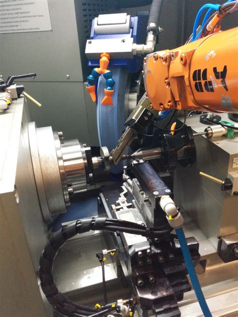 CNC grinding machine with automated loading and unloading GER