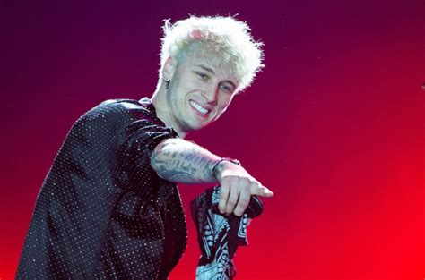 May 27, 2021 · machine gun kelly and megan fox literally nailed their latest red carpet moment, donning matching hot pink and white suits for the iheartradio music awards. Machine Gun Kelly Earns First No. 1 Album on Billboard 200 ...