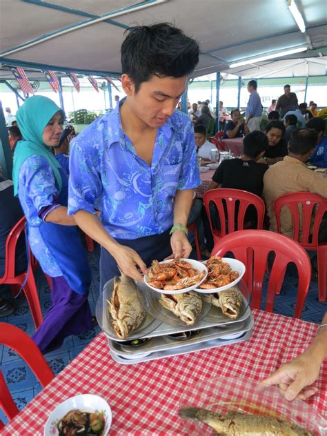 Kedai makan is a malaysian food stand in seattle, washington serving authentic malaysian dishes and street food. Fried Siakap Fish @ Kedai Makan Rahmat, Kampung Pasir ...