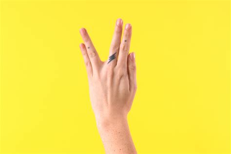 All The Hand Signs And Gestures You Need To Express Exactly How You Feel Thought Catalog