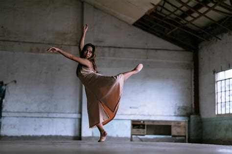 Mujer Bailando · Fotos De Stock Gratuitas