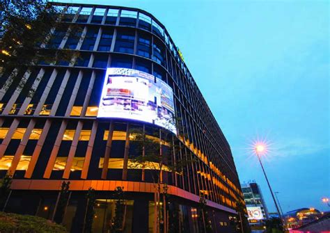 Microsoft announces first malaysian data centre region, pledges to train a million malaysians. Billboard Advertising | Positive Media Malaysia