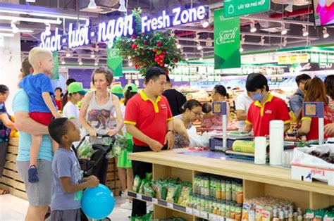 Dàn ong nâu ngọt ngào shalala tại lễ khai trương vinmart landmark 81 26072018. Khai trương Vincom Center Landmark 81