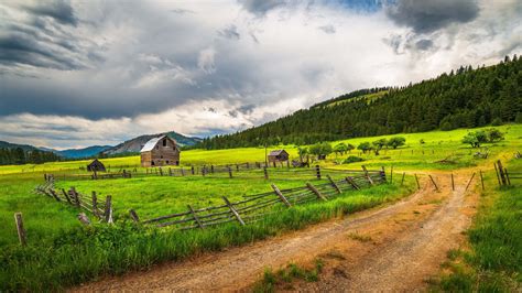 Download Farmland And Farmhouse In The Countryside Wallpaper
