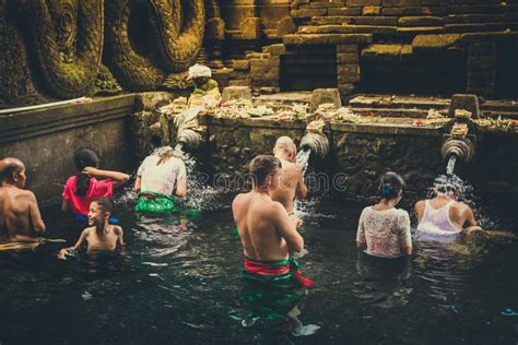 Bali Indonesia December 5 2017 Holy Spring Water People Praying In The Tirta Empul Temple