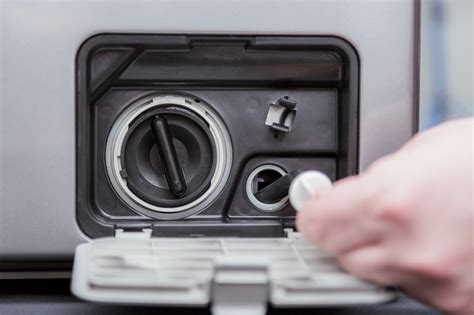 Як почистити зливний фільтр в пральній машині інструкція відео Де знаходиться зливний фільтр