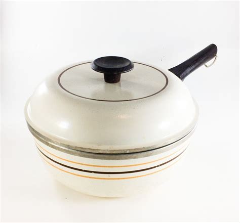 Regal Ware Cooking Sauce Pan Tan With Stripes Pot Stands Just Under In Height With Lid On