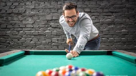El primer paso que consideramos nosotros es tener la mesa adecuada donde desarrolle el aprendizaje, entrenamiento o el juego. Cómo aprender a jugar al billar de forma fácil y paso a paso