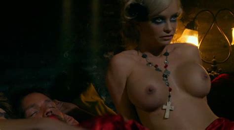 Mindy Robinson Nue Dans Bounty Killer