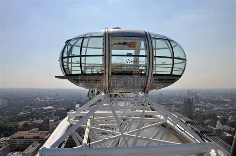 Cabina Del Ojo De Londres Ferris Wheel Imagen De Archivo Editorial