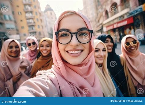 Muslim Womans Friends Stock Illustration Illustration Of Ethnic