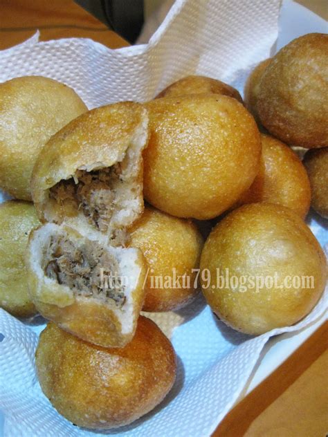 Sedikit pewarna hijau (kisar semua bahan). INAKU'S NOTES: PAUNG PULUT / KUIH BOM