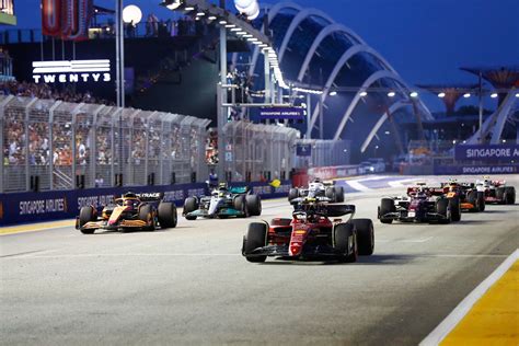 This Years Formula 1 Singapore Grand Prix Sets Highest Attendance