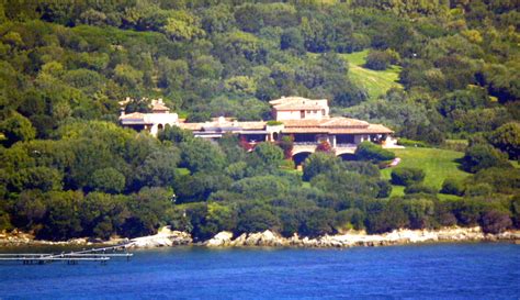 Le foto della sua lussuosa casa a roma. Foto di Villa Certosa, Berlusconi risarcito con 10mila ...