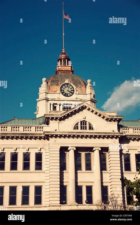 Brown County Courthouse In Green Bay Wisconsin Stock Photo Alamy