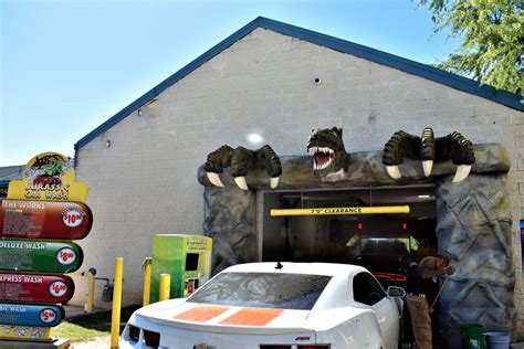 It's all thanks to a user named samijo (@samijo_xoxo), who managed to capture the moment when a jeep full of passengers. Jurassic Car Wash, Austin | Car wash, Car, Day trips