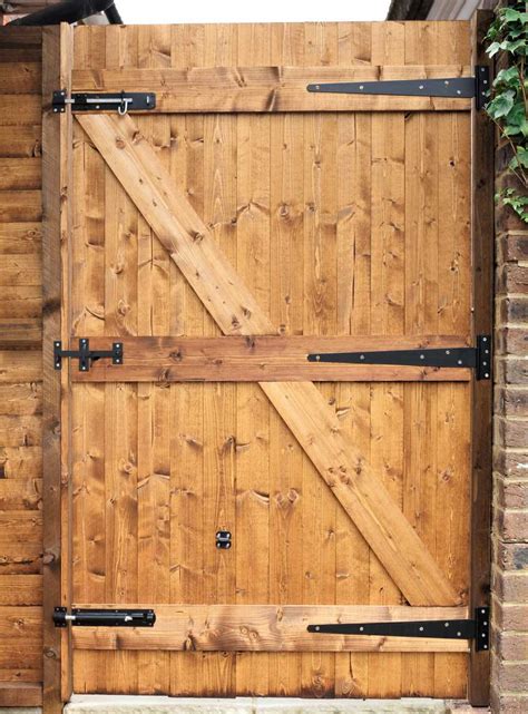 Once removed, rid the boards of any nails. How to Build a Wooden Gate for Your Yard