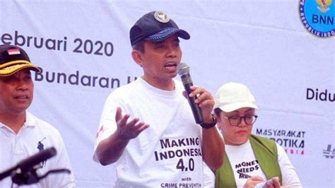 Perubahan ini dipacu tiga domain teknologi utama iaitu fizikal, digital dan biologikal yang merentasi sembilan tonggak industri 4.0, merangkumi simulasi dan realiti maya, integrasi. Berita Metropolitan: Brigjen Pol. Ir. Hamli Berikan ...