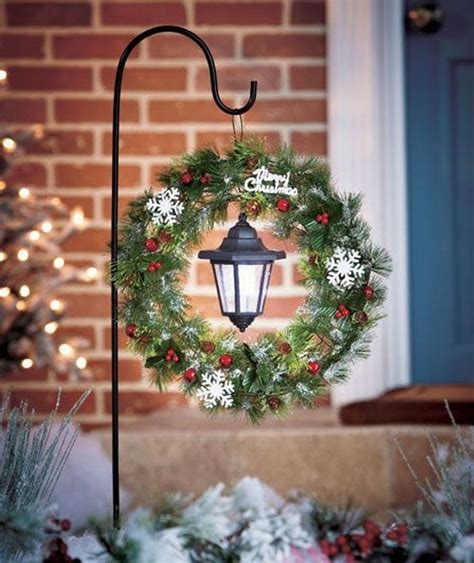 38 Inspiring Christmas Lantern Ideas For Outdoor Decoration 35