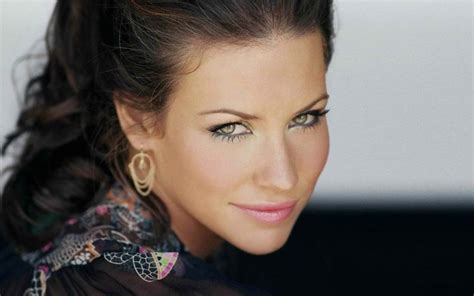 1920x1200 Evangeline Lilly Jewelry Brunette Green Eyes Smiling